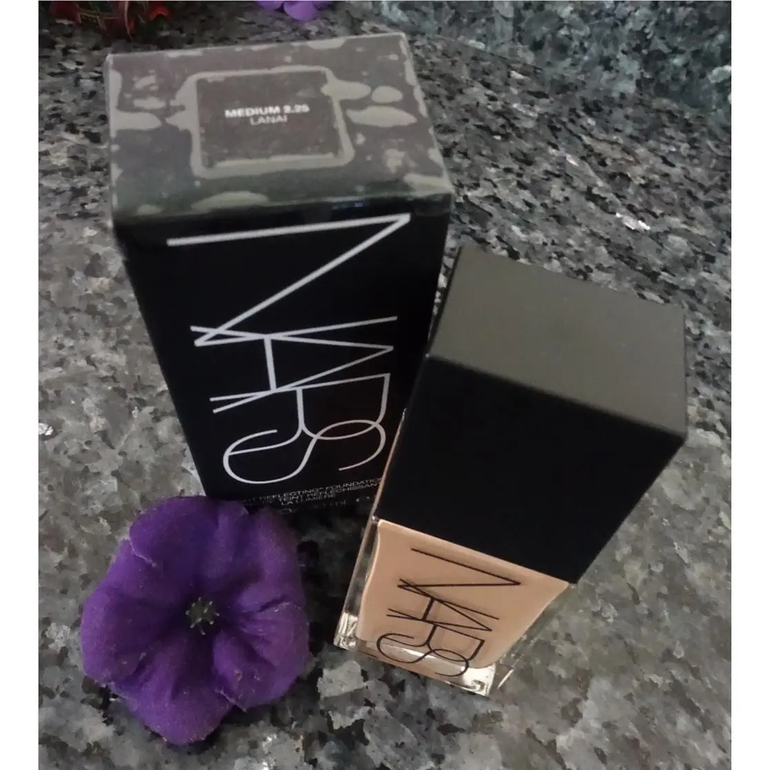 Nars Light Reflecting Foundation 1oz Select Your Shade medium 2.25 Lanai by NARS Cosmetics