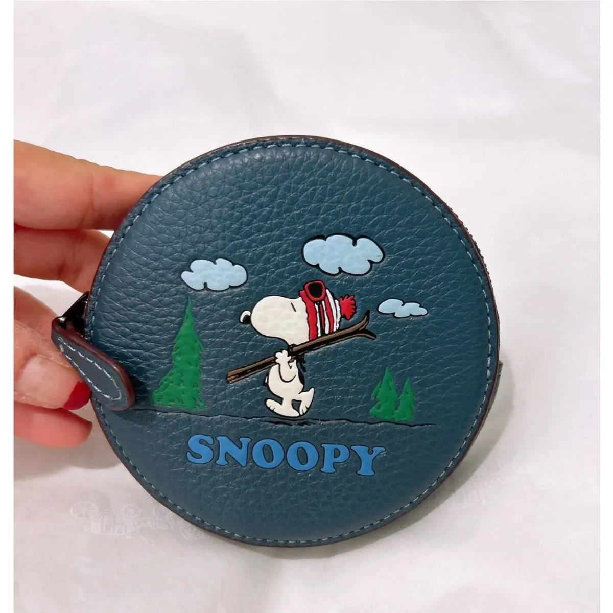 Coach X Peanuts Round Coin Case with Snoopy Ski CE947 Fits Credit Cards