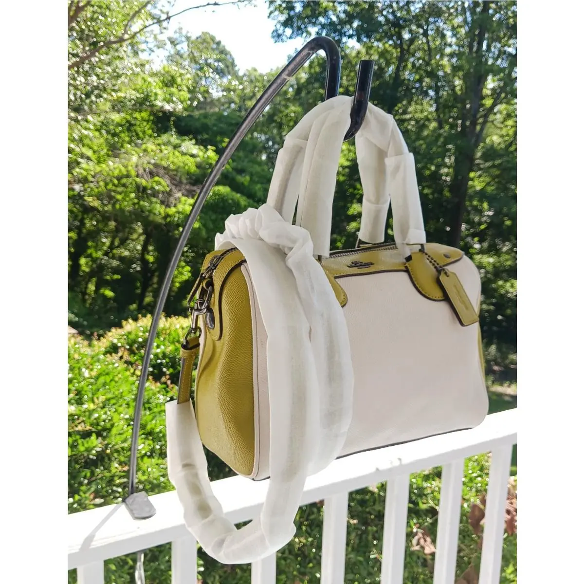 Coach Mini Bennett Lime and Cream Leather Crossbody/satchel W/zip Top Closure