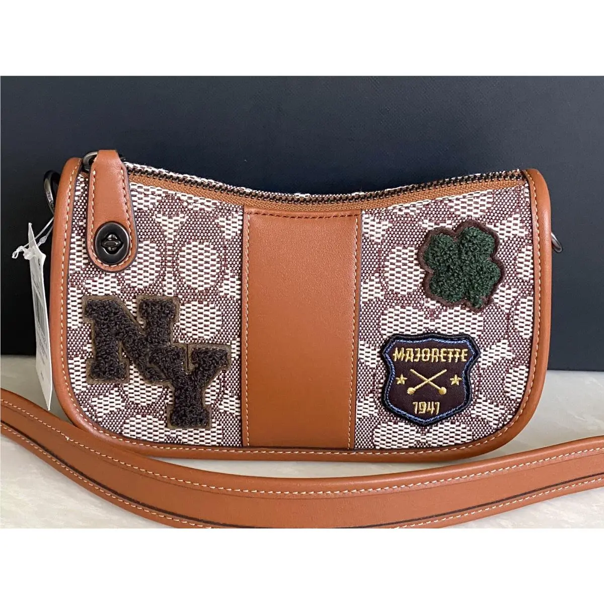 Coach Signature / Leather Varsity Patches Swinger Shoulder Bag 20 CG169