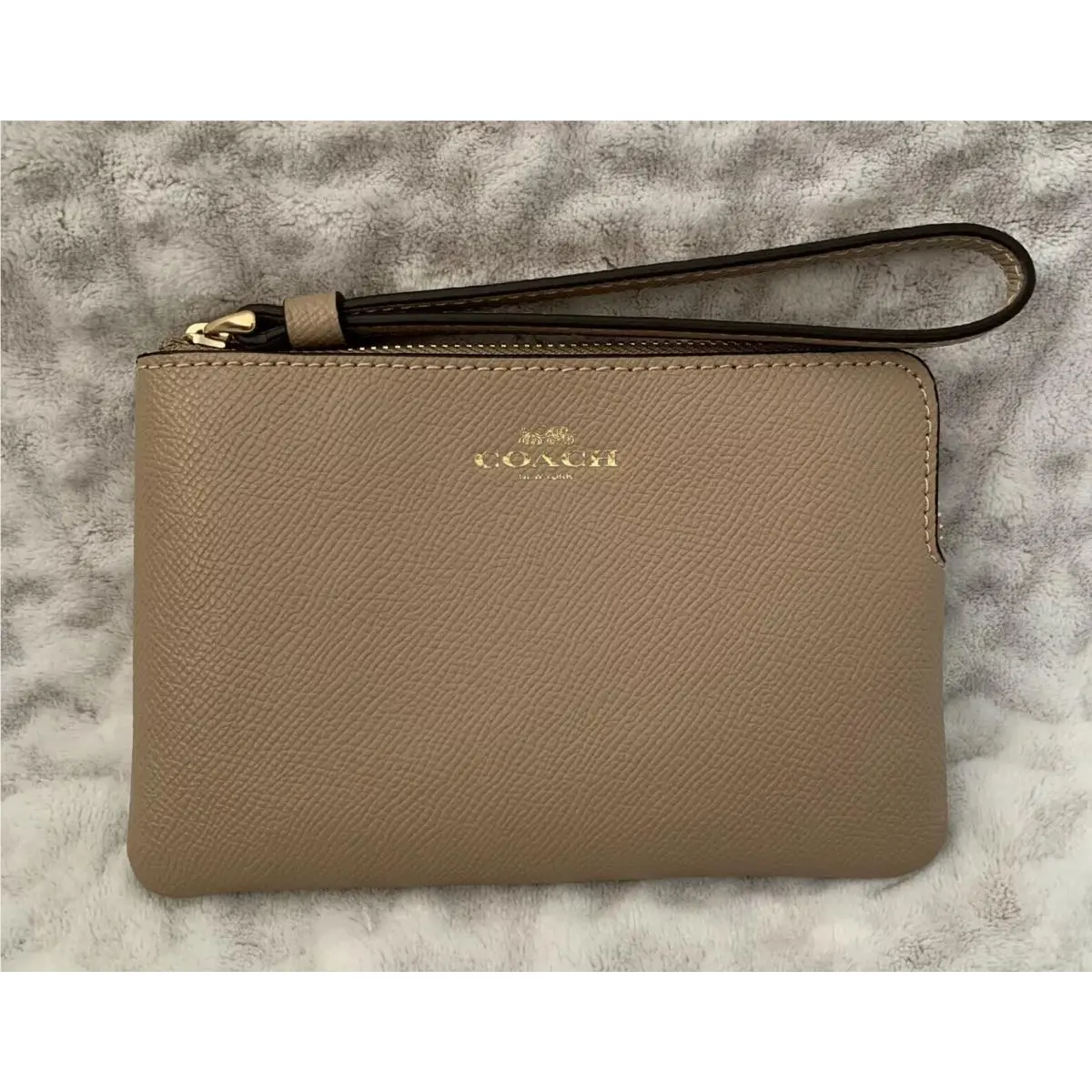 Coach Corner Zip Taupe Wristlet 58032 Inner Card Holder Pockets