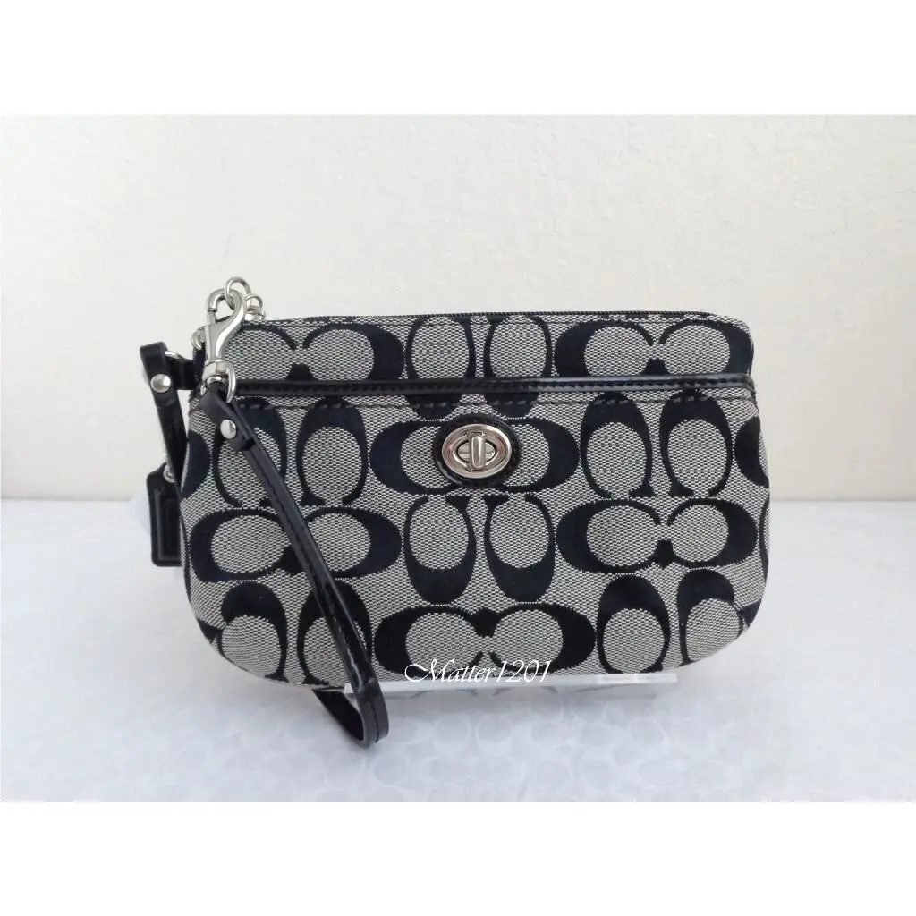F49175 Park Signature Medium Wristlet Black White/black by Coach