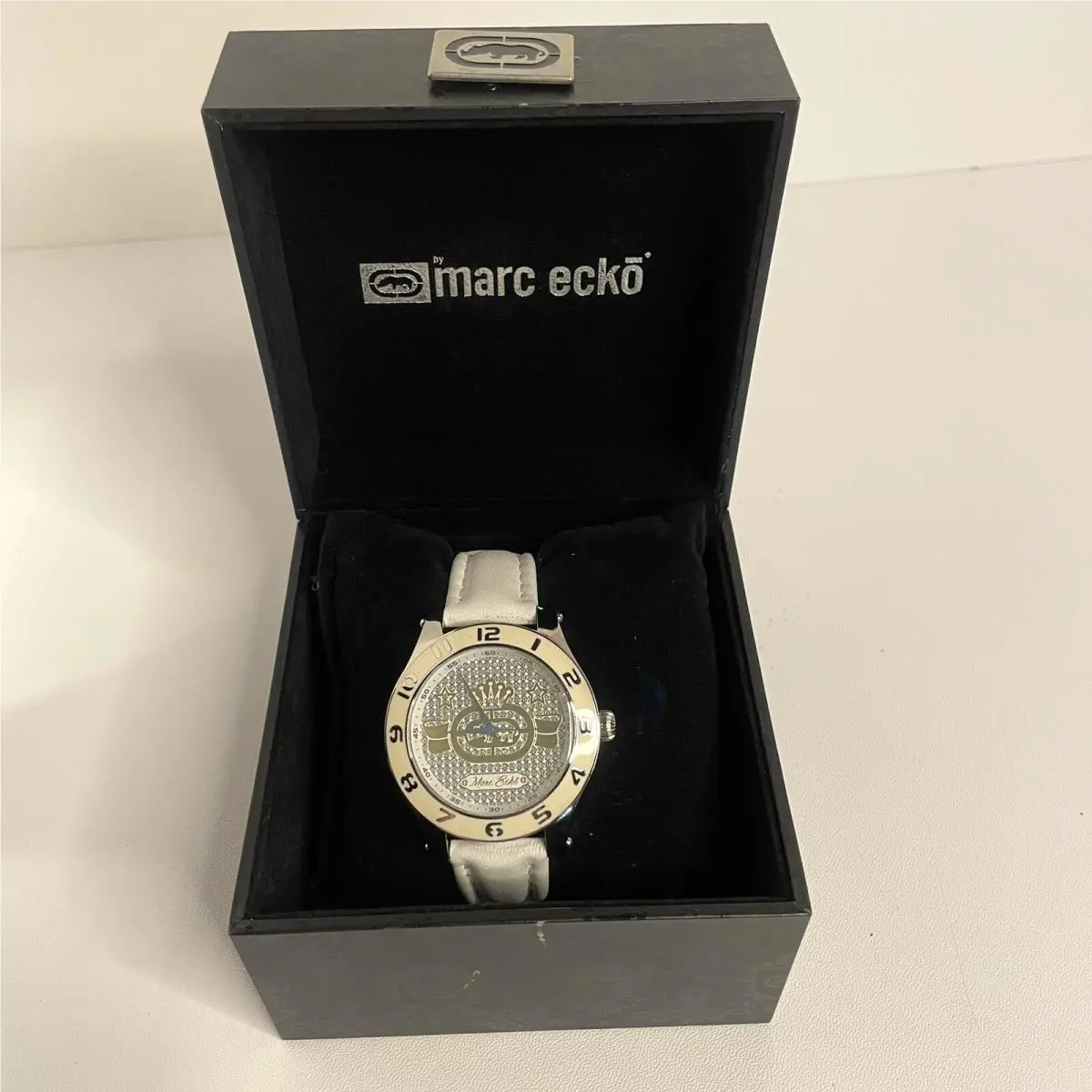 Women s White/cream Leather Watch E09502M2 Needs Battery by Marc Ecko
