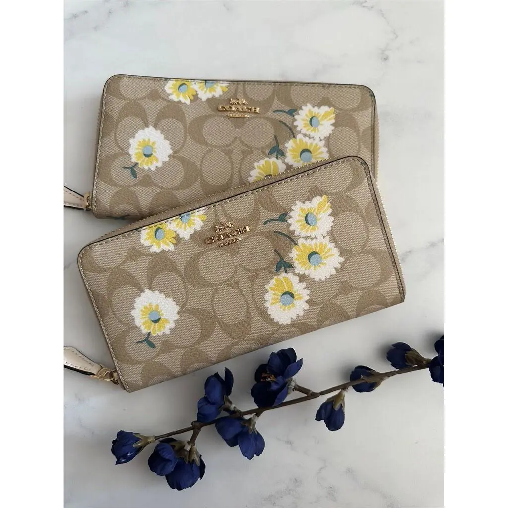Coach Accordion Zip Wallet in Signature Coated Canvas with Daisy Print C3370
