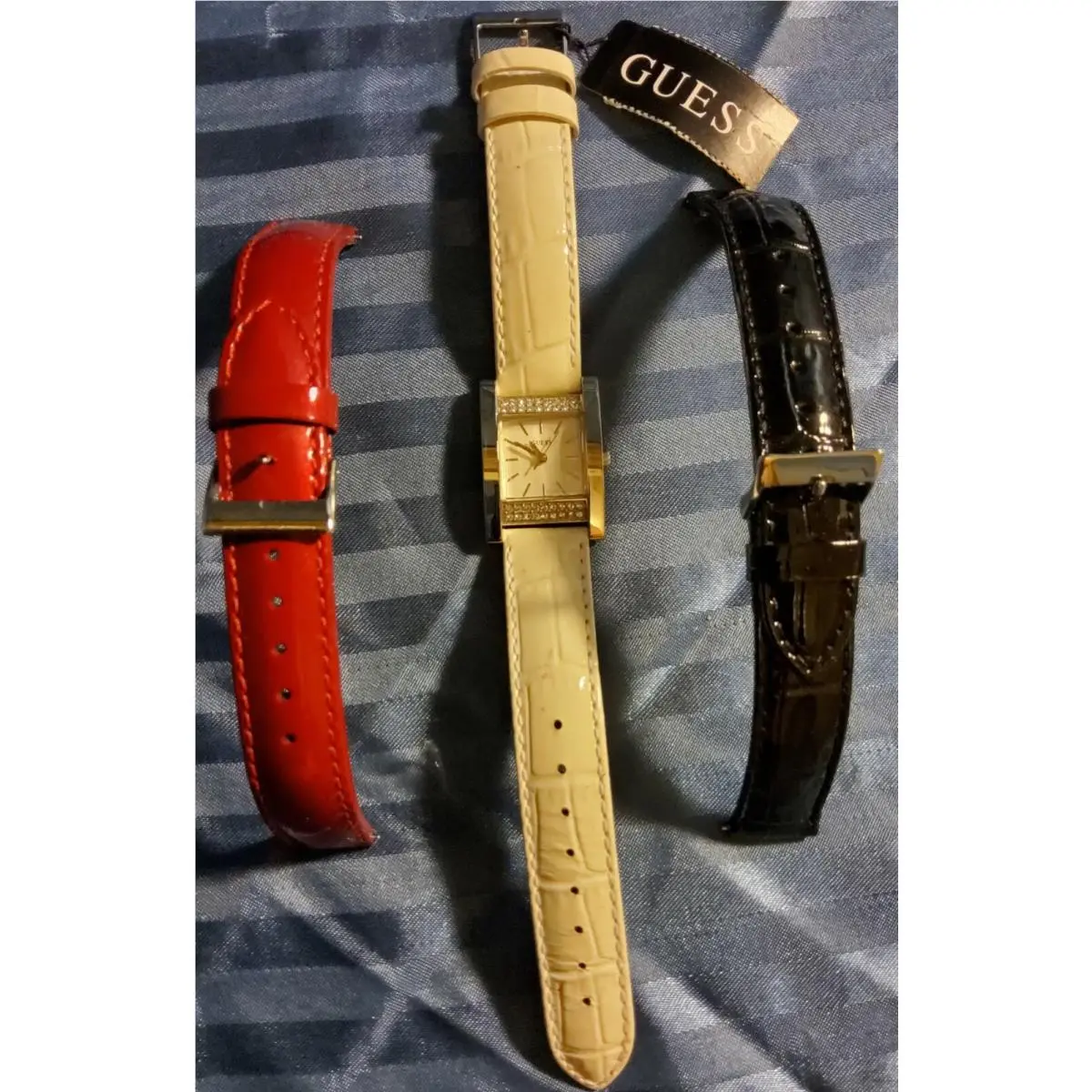 Guess Womens Analog Quartz Watch w/ Leather Band W0295L1 Battery