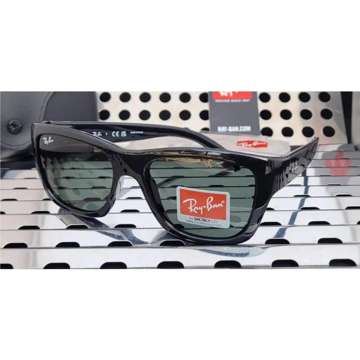 Ray Ban RB4194 601-53-17 Sunglasses Gloss Black w/ Dark Green G15 Lenses