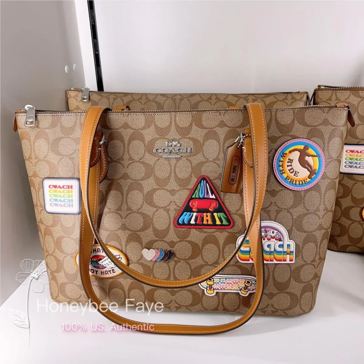 Coach Gallery Tote In Signature Canvas with Patches CJ603