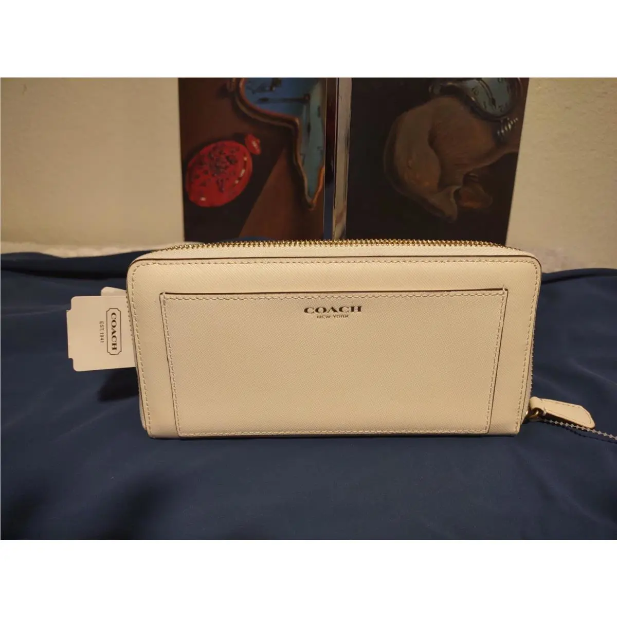 Coach Darcy White Saffiano Leather Round Zip Wallet 8 X 4 X 1