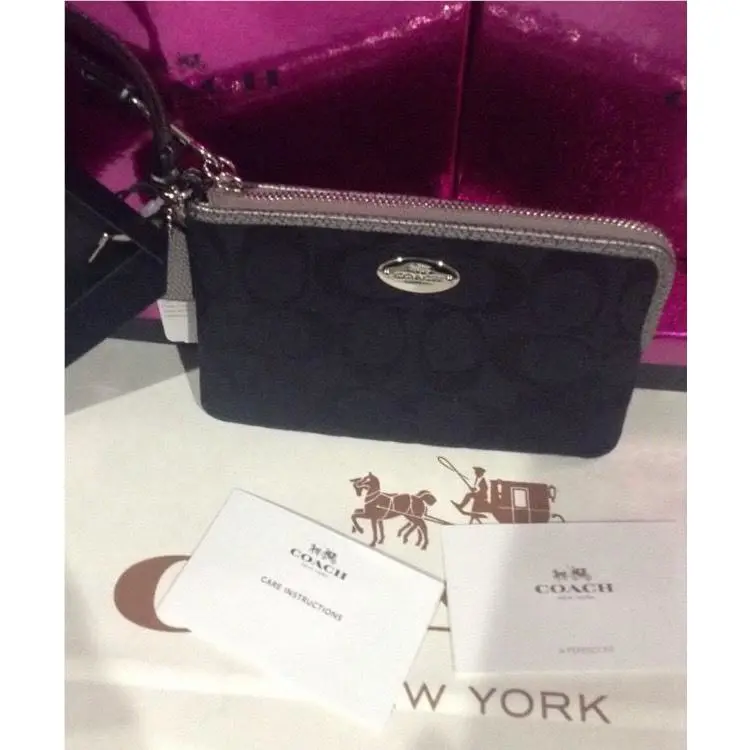 Coach Black/silver Signature C Corner Zip Wristlet W Gift Box