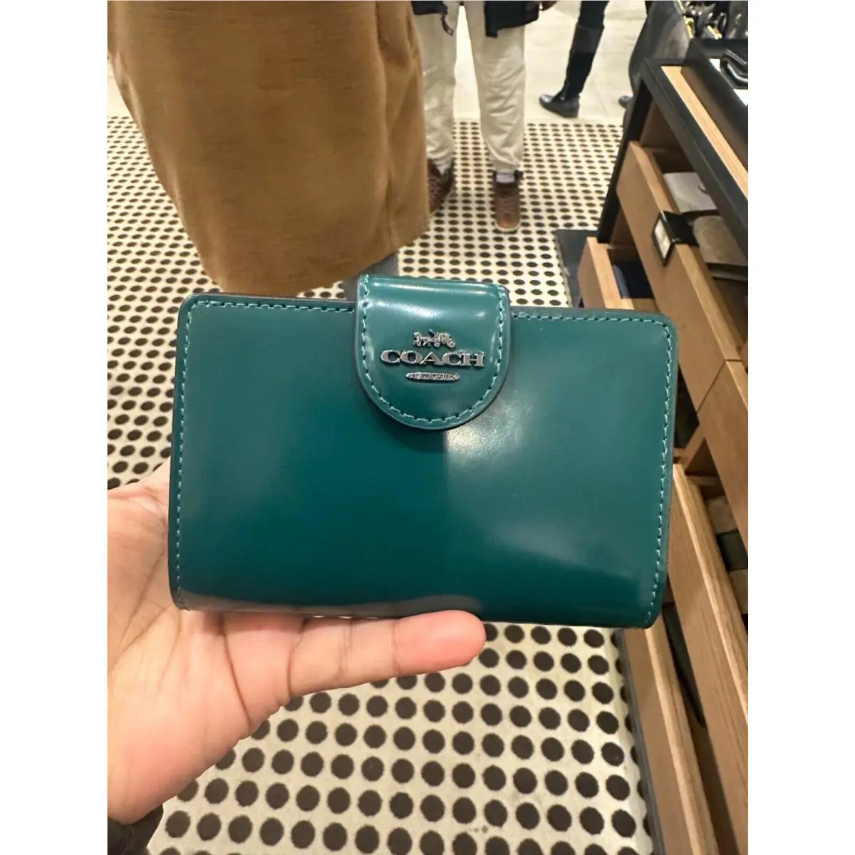 Coach Corner Zip Medium Wallet Novelty Leather/qb/emerald Green CW526