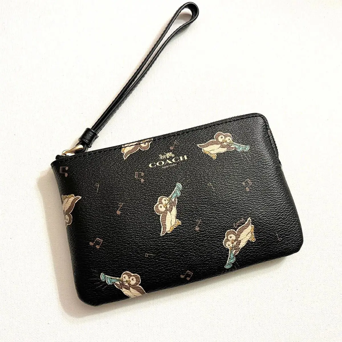 Coach Corner Zip Wristlet with Penguin Print CF610 Wallet Black