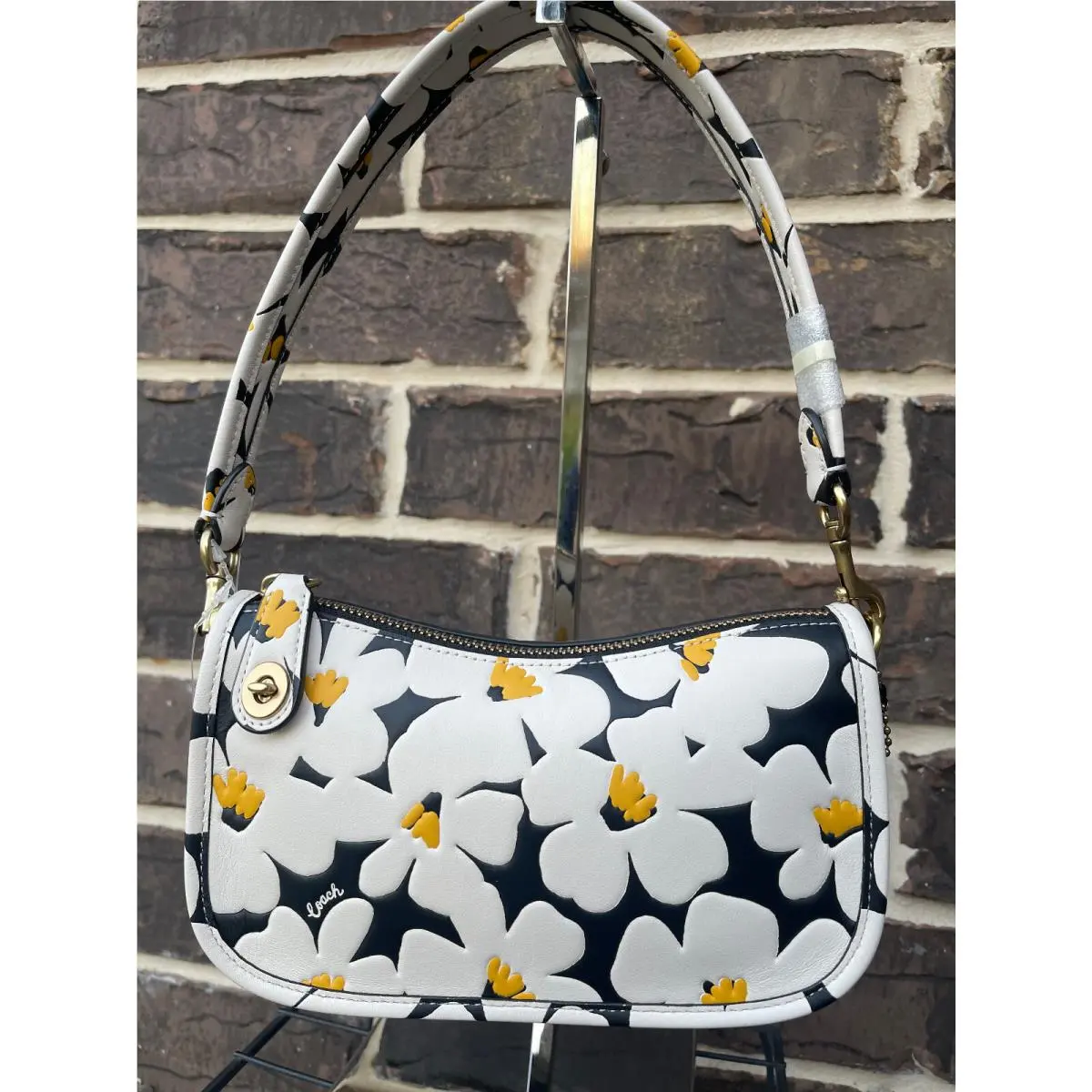 Coach Swinger Shoulder Bag 20 Floral Print Leather Daisy Black Chalk Yellow