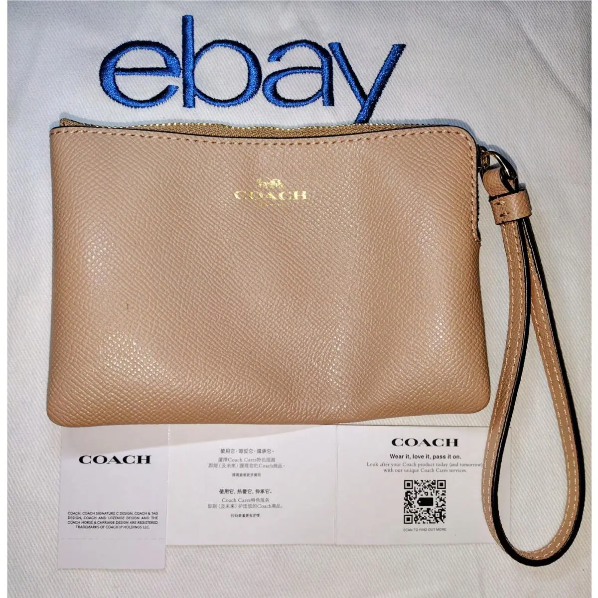 Coach Women`s Crossgrain Leather Corner Zip Wristlet Taupe Wallet No . D2236