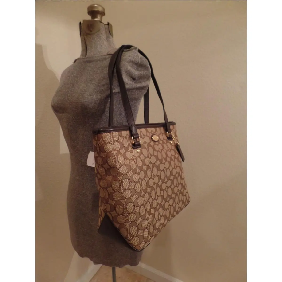Super Cute Coach Outlined Signature Tote Shoulder IN Khaki/brown - 36185