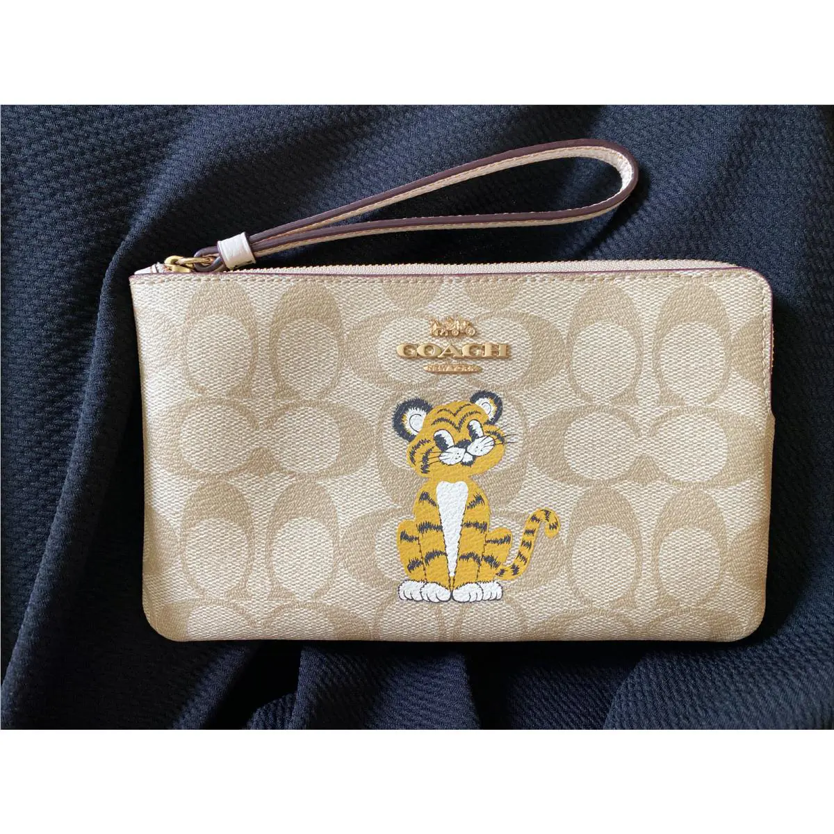 Coach ﻿large Corner Zip Wristlet Wallet Signature Tiger Lunar Purse C7698