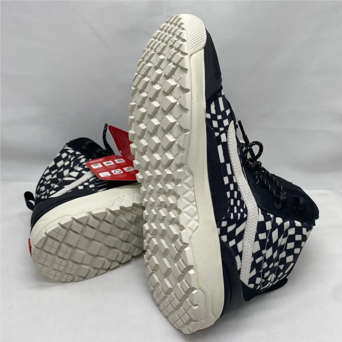 Vans shoes - VANS UltraRange EXO High MTE - VN0A5KS66KZ - Black / White (UPC: 0195438557636) 4