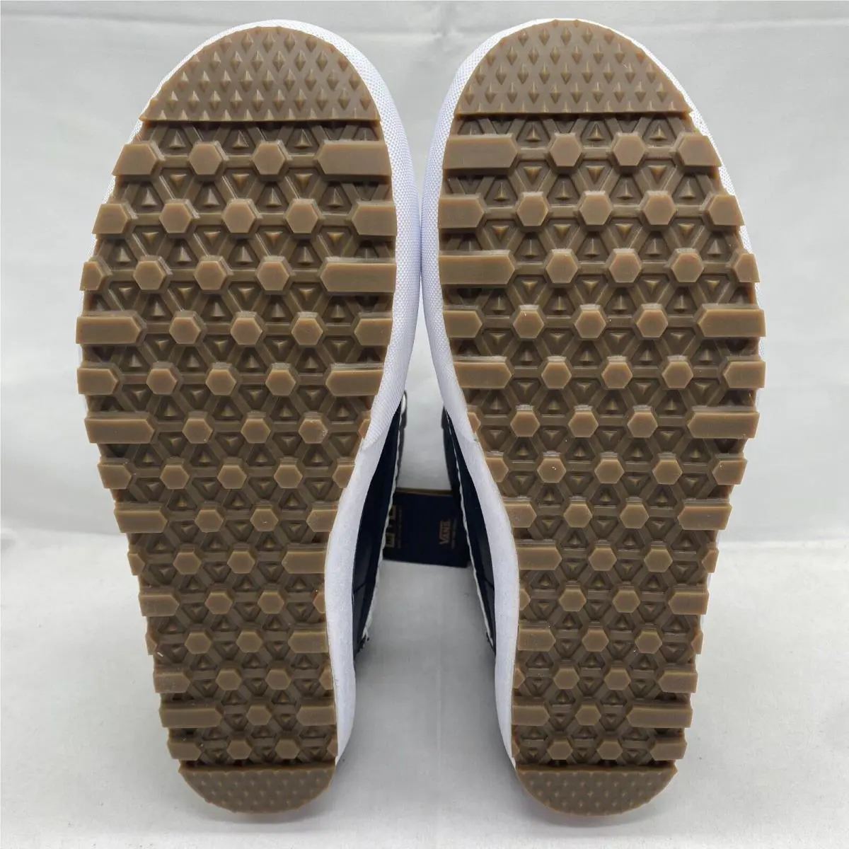 Vans shoes - VANS Standard Mid Snow Boot MTE - VN0A5JHZY28 - Black / White, Manufacturer: Black / White (UPC: 0196570222970) 4
