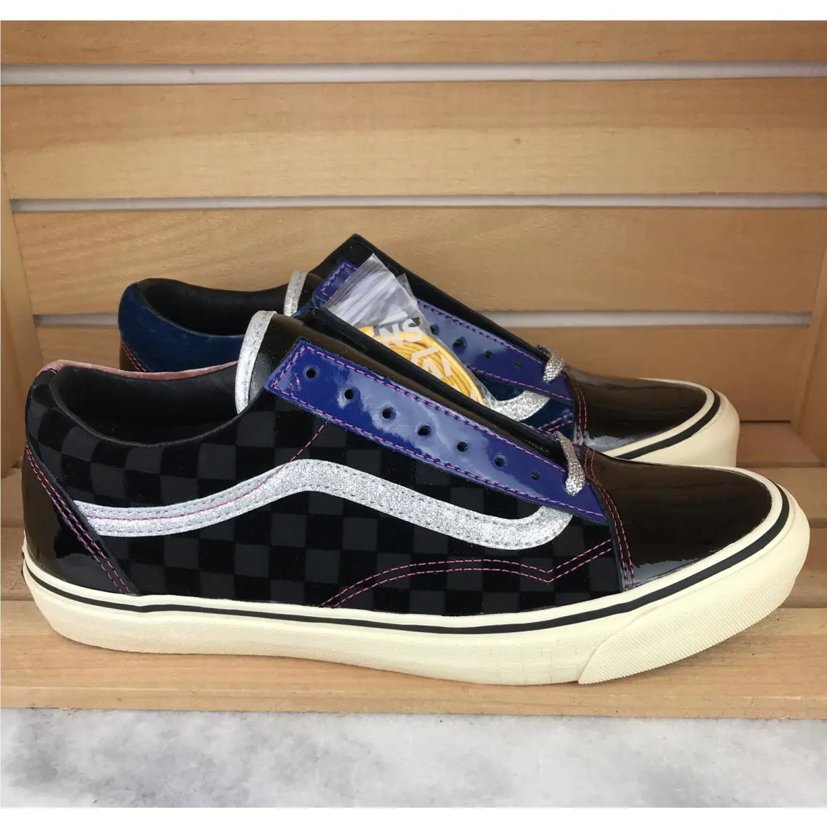 Vans shoes - VANS Old Skool - Old Skool - Multicolor - Black / White / Blue / Pink (UPC: 0680975527117) 0