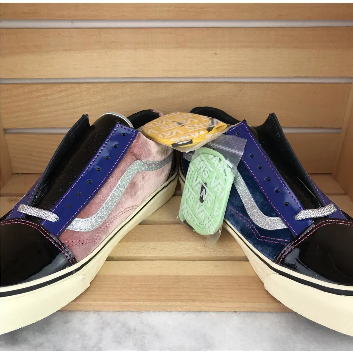Vans shoes - VANS Old Skool - Old Skool - Multicolor - Black / White / Blue / Pink (UPC: 0680975527117) 2