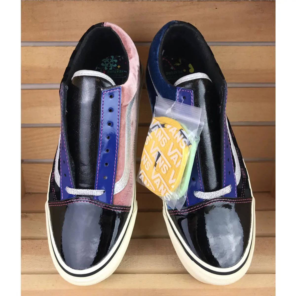 Vans shoes - VANS Old Skool - Old Skool - Multicolor - Black / White / Blue / Pink (UPC: 0680975527117) 3