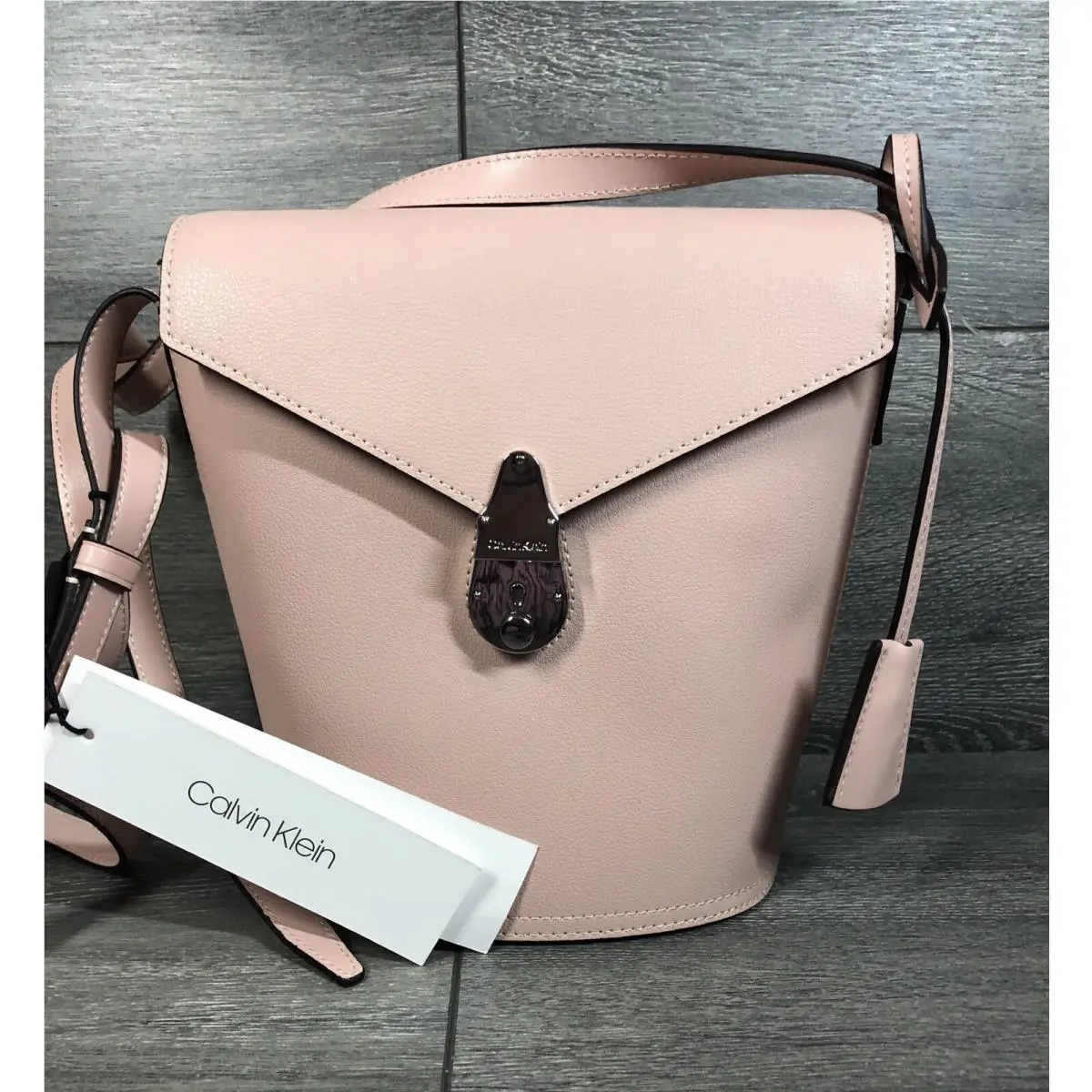 Daytonna Lock Leather Bucket Bag Purse Handbag Pink B000240 by Calvin Klein