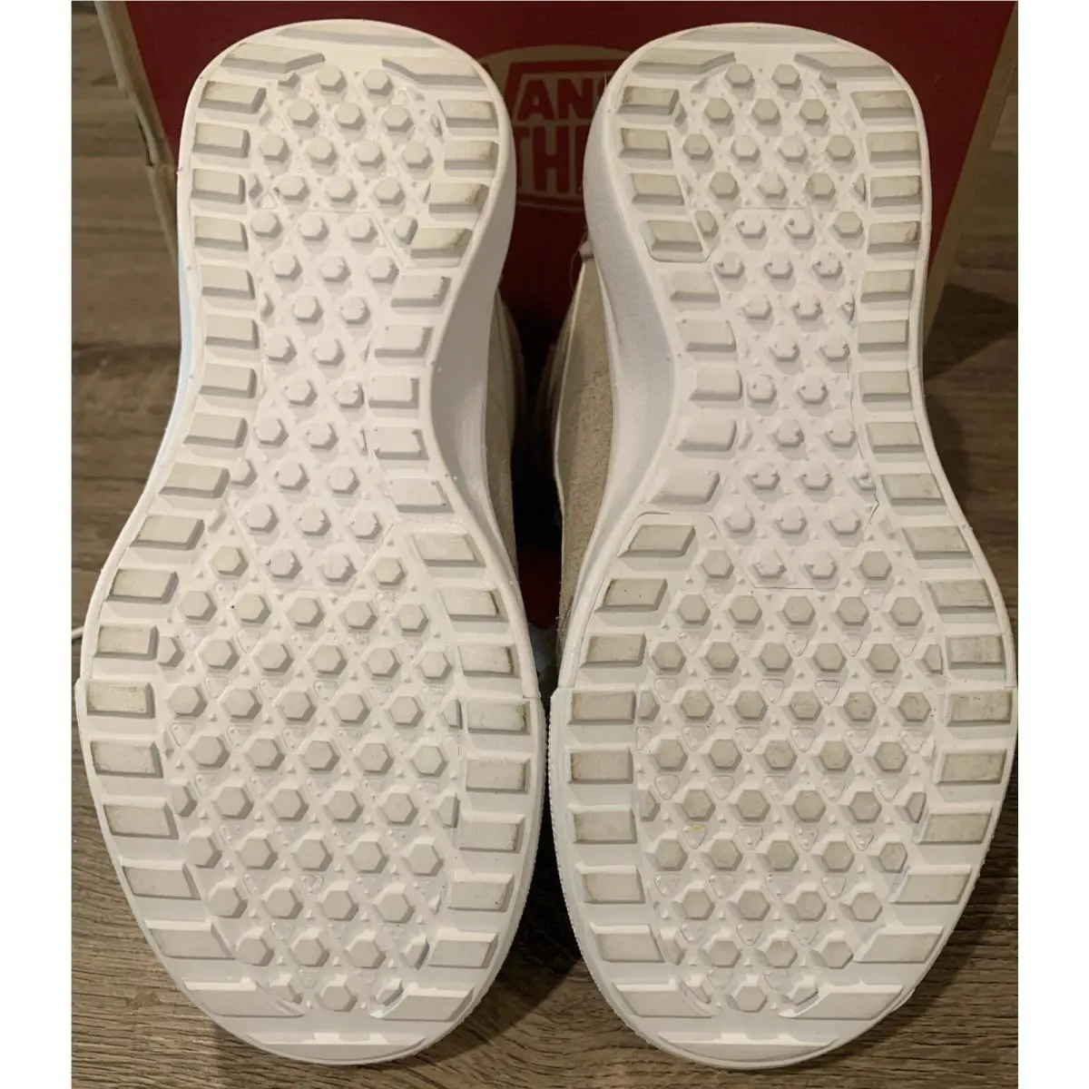 Vans shoes - VANS Range - Range - Tuffet (UPC: 0195440385746) 8