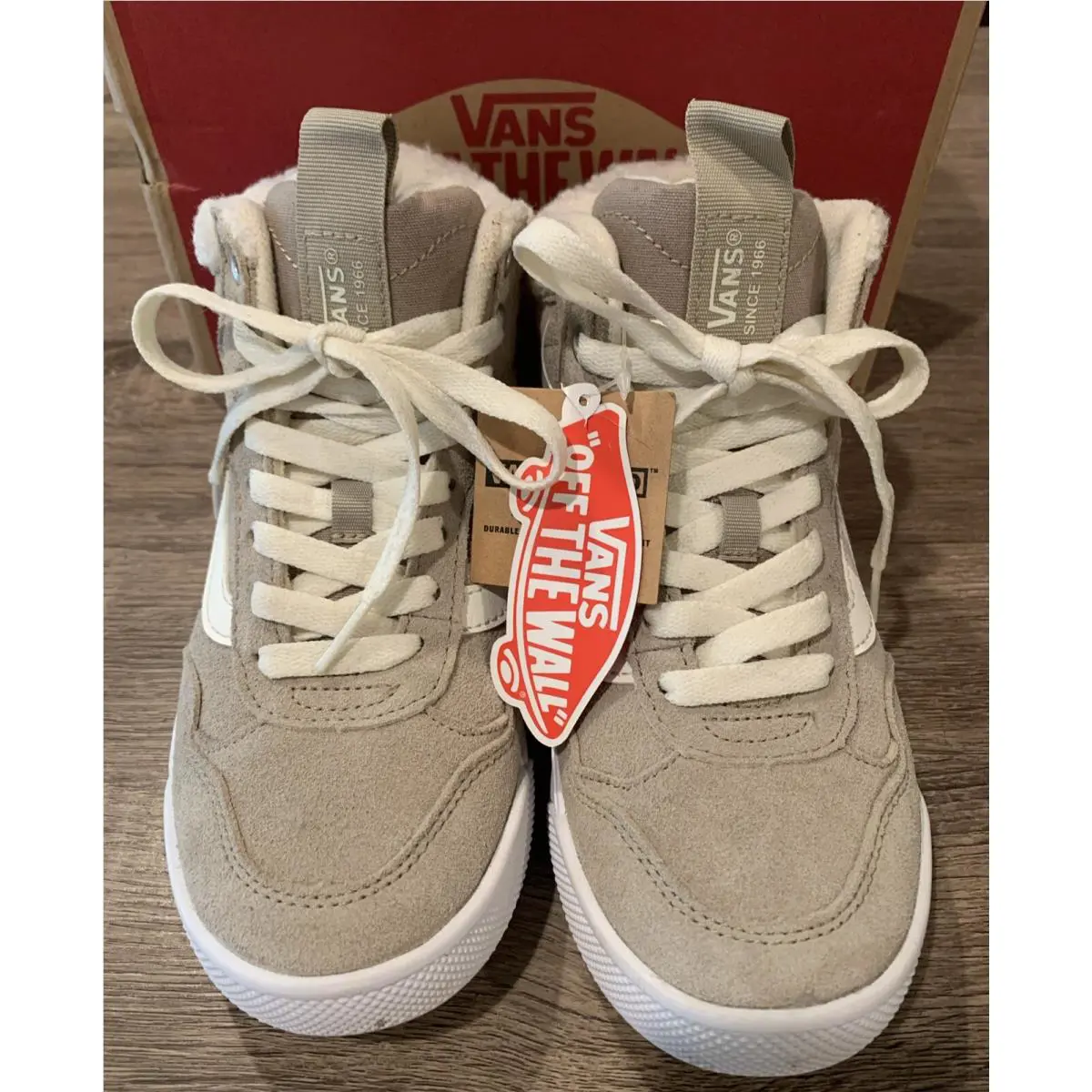 Vans shoes - VANS Range - Range - Tuffet (UPC: 0195440385746) 0