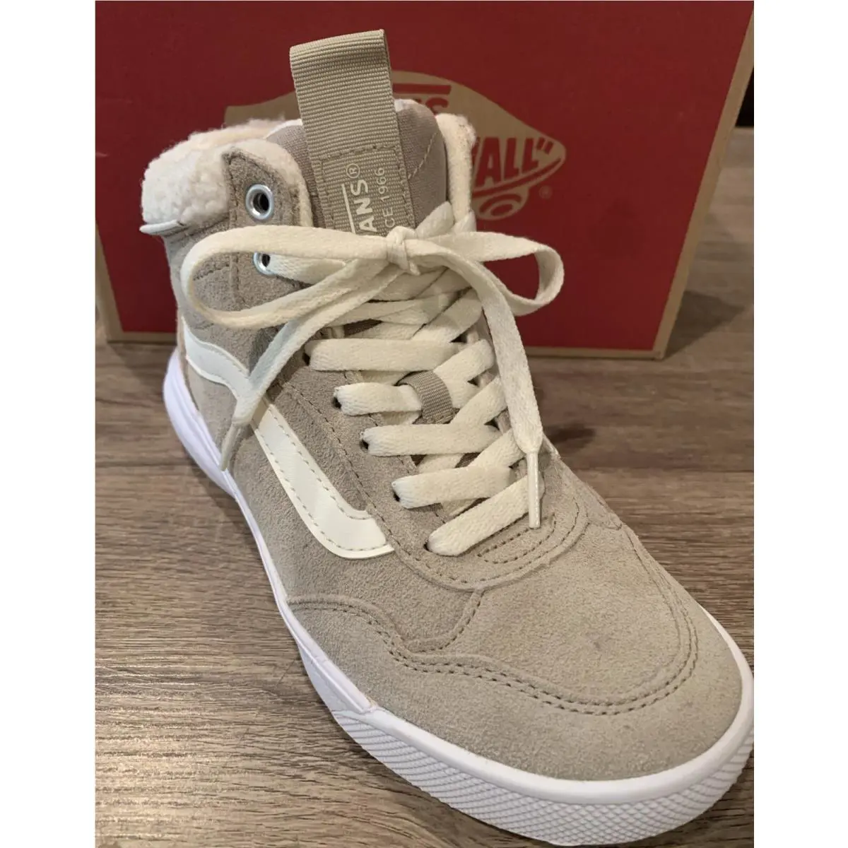 Vans shoes - VANS Range - Range - Tuffet (UPC: 0195440385746) 3