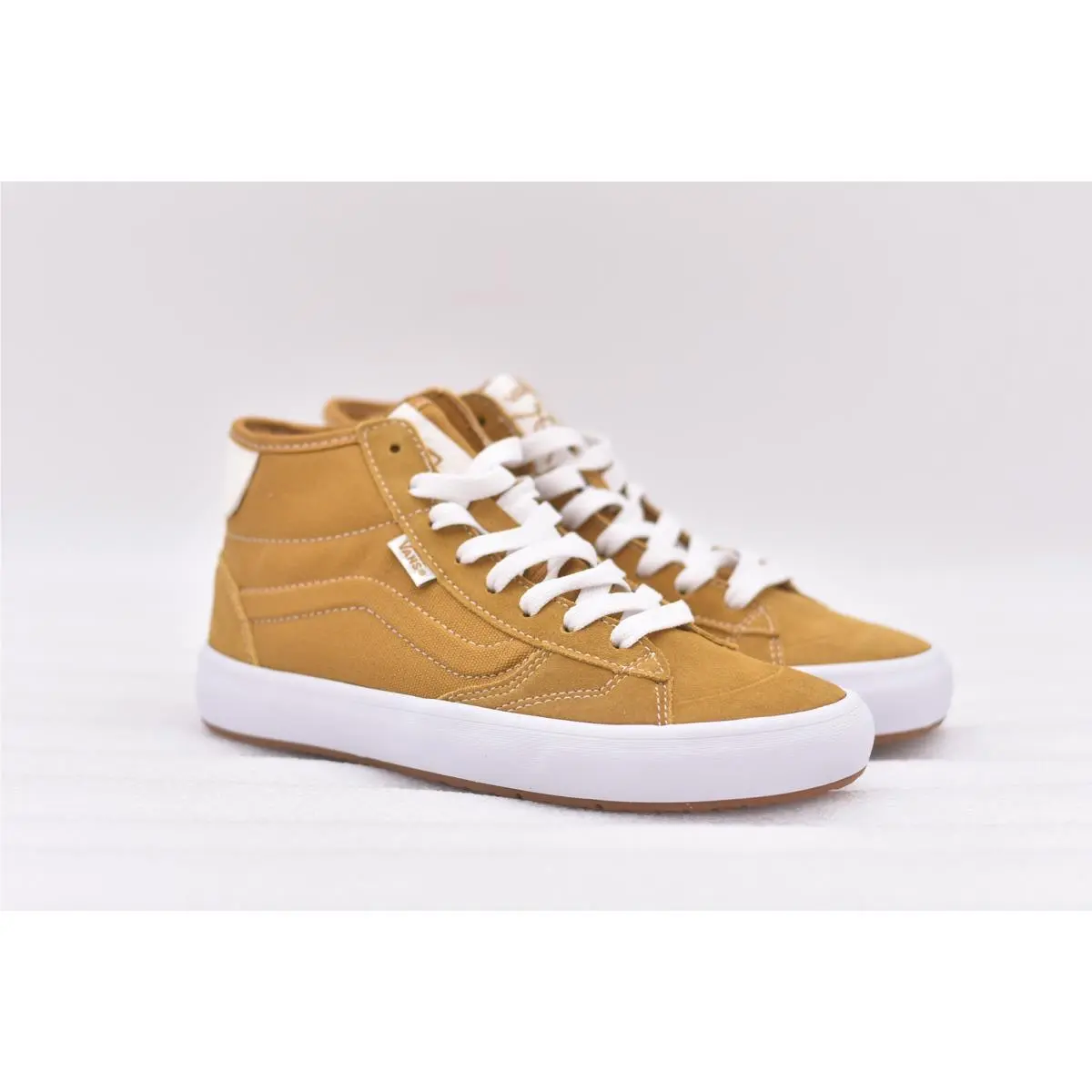 Women`s Vans The Lizzie Suede High Top Skate Shoes in Gold White Size 5