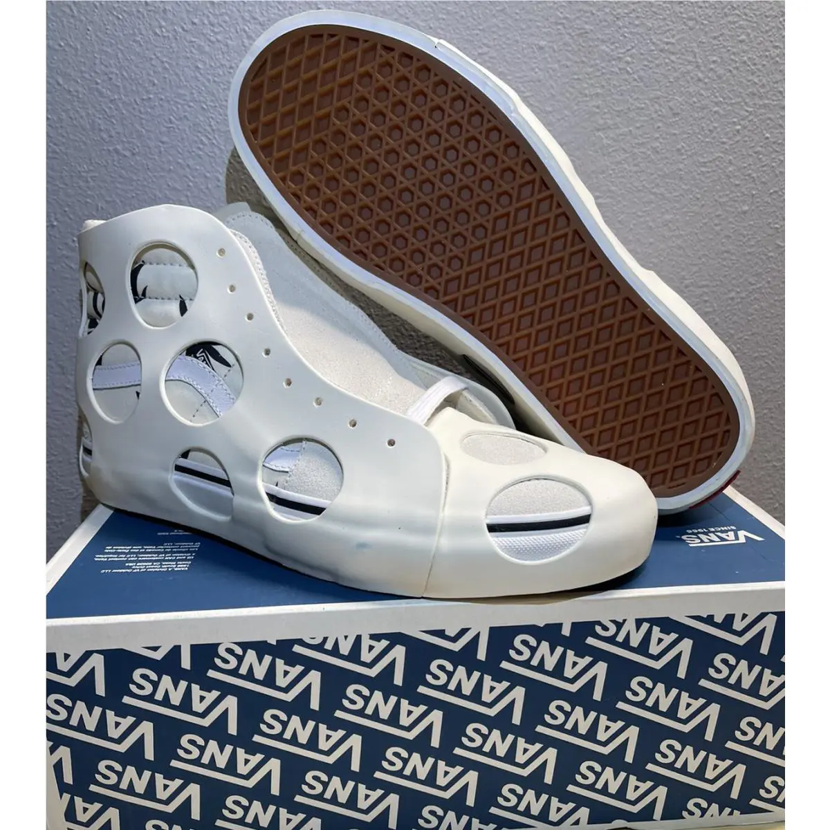 Vans shoes - Cage - Cage - White (UPC: 0194905235633) 0