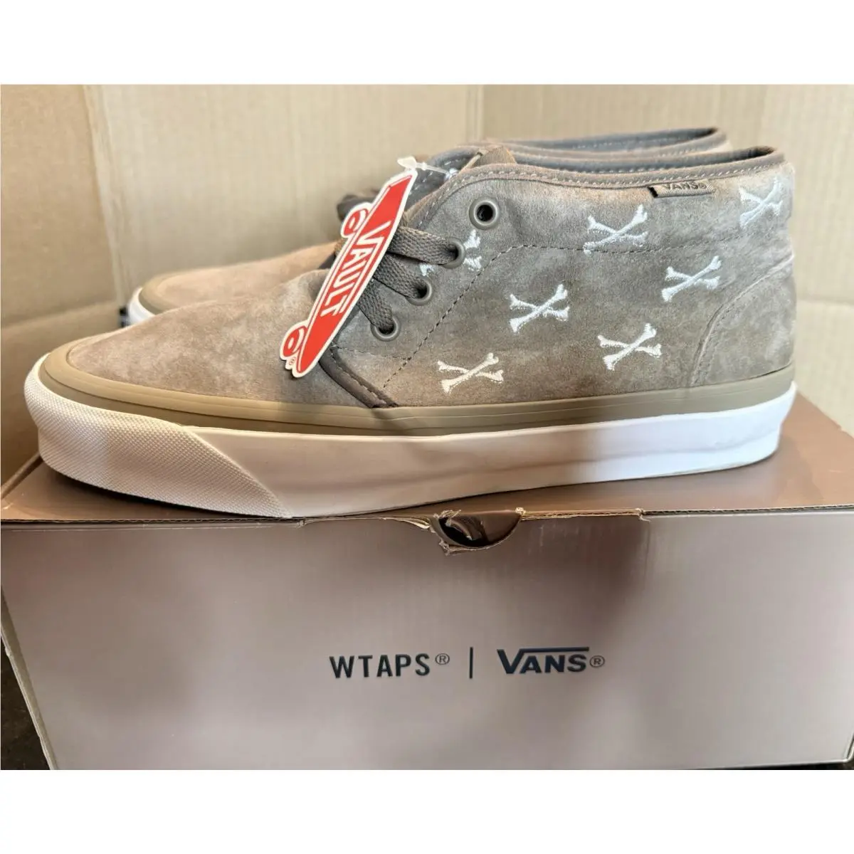 Vans Vault Chukka LX Sneakers Mid Suede Bones Coyote Mens Size 7 Shoes
