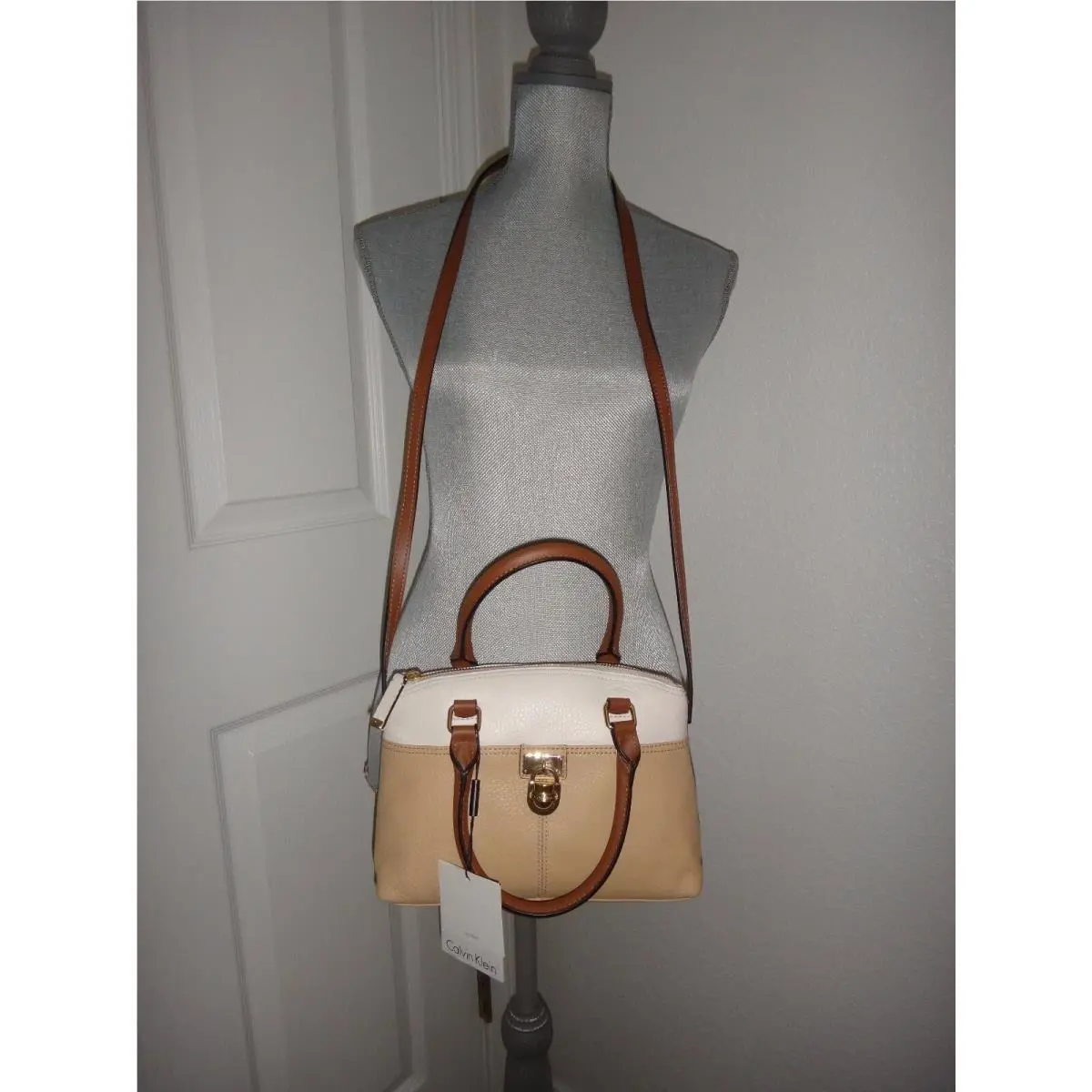 Calvin Klein Women`s Vanilla Leather Hand Purse Shoulder Bag Gold Padlock