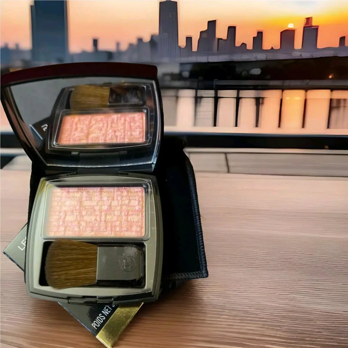 5.5 g. Chanel Les Tissages De Chanel Blush Duo Effect Tweed-20 Tweed Corail