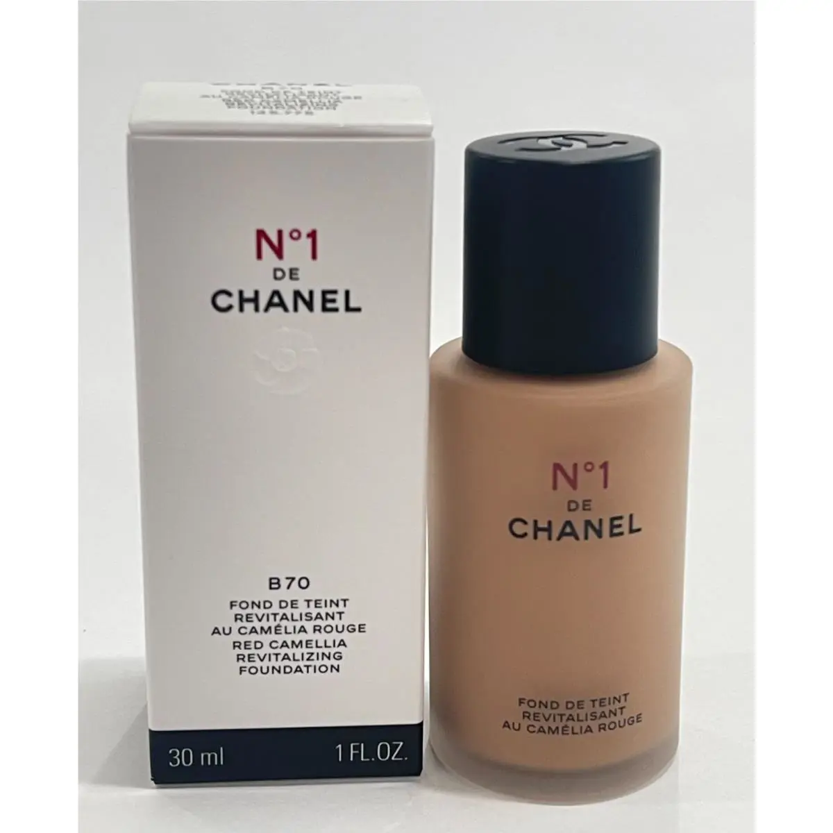 N°1 DE Chanel Revitalizing Foundation - B70 - 1 fl oz / 30 ml