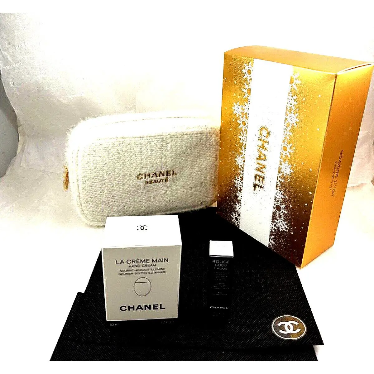 Chanel Hol. `24 Gift Set Moisture TO GO Includes Snowflake Charm