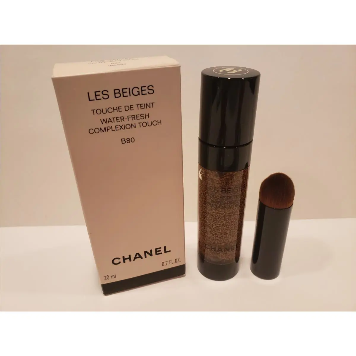 Chanel Les Beiges Touche De Teint Water Fresh Complexion Touch w/ Brush B80 0.7