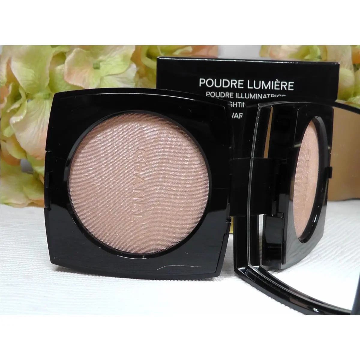 Chanel Poudre Lumiére Highlighting Powder 20 Warm Gold