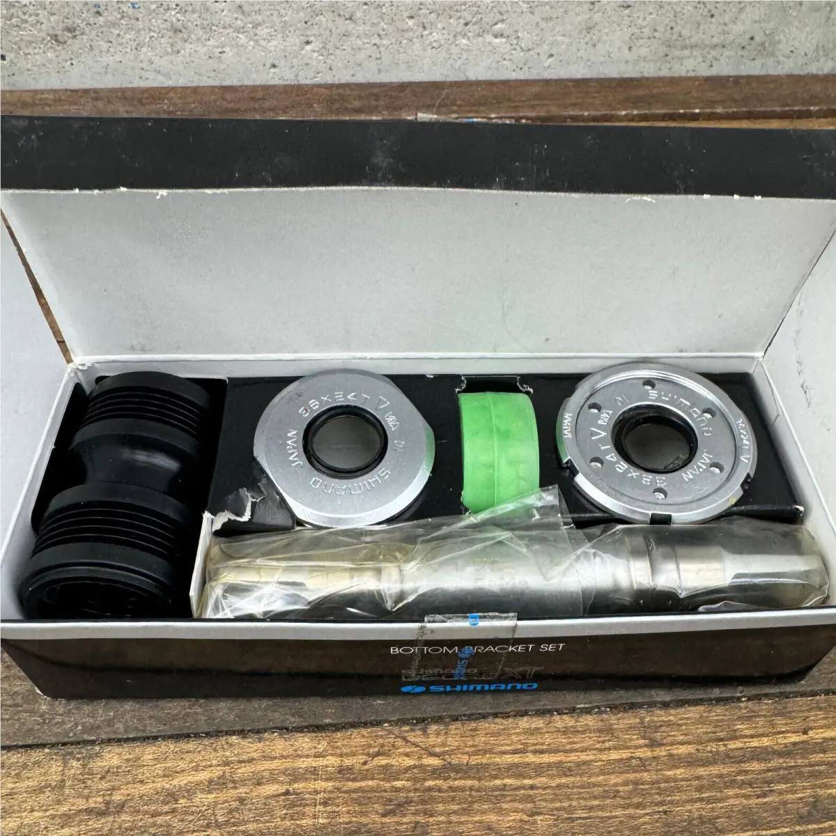 Vintage Shimano Deore XT Bottom Bracket Italian Nos 70 mm 122 36x24t M730 M735