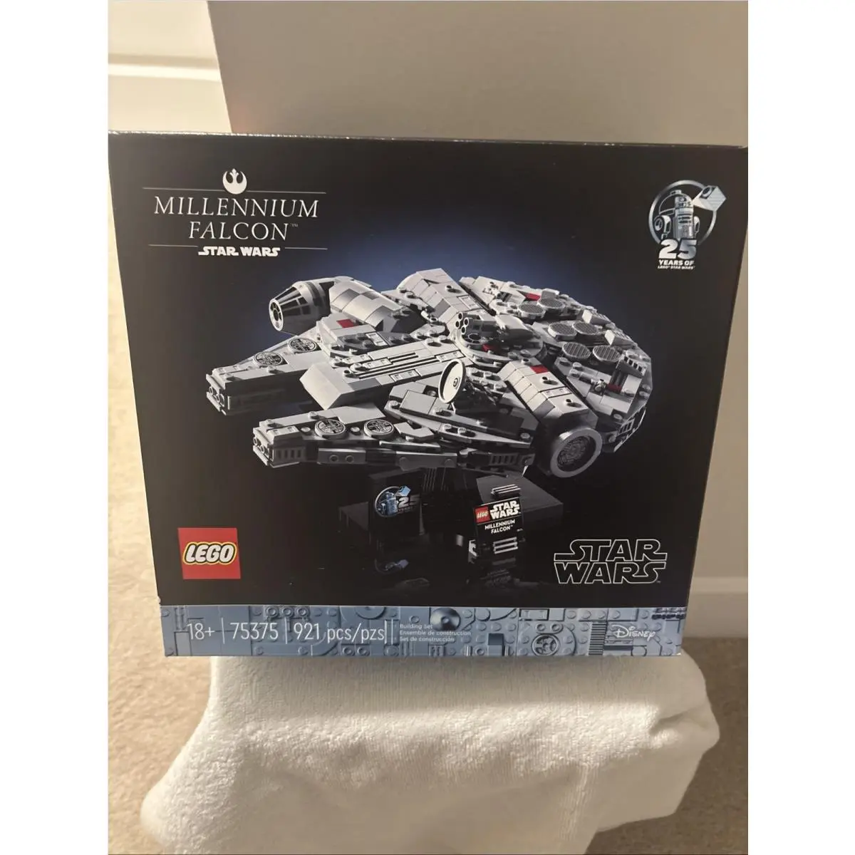 Lego Star Wars Millennium Falcon 75375 Building Set 921 Pieces