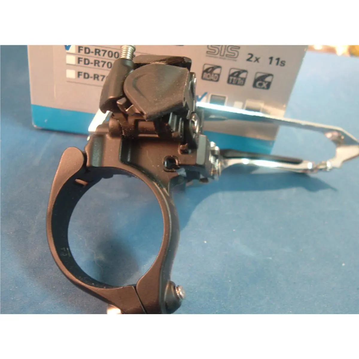 Shimano  - Ultegra - Ultegra - FD-R7000 - Silver / Black (UPC: 689228891951) 3