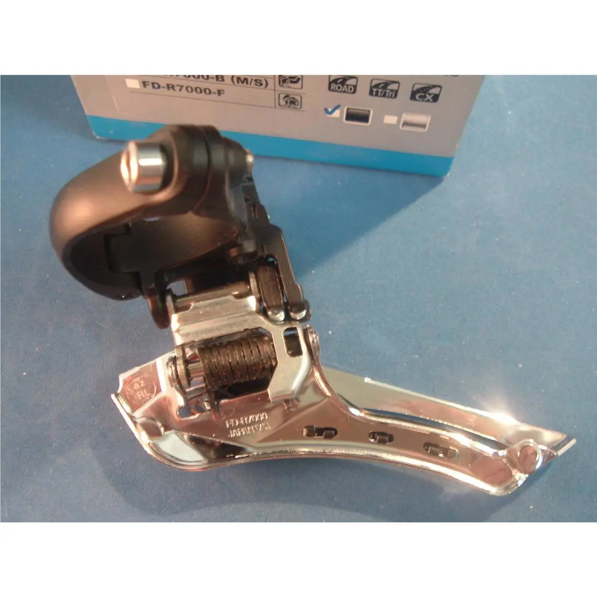 Shimano  - Ultegra - Ultegra - FD-R7000 - Silver / Black (UPC: 689228891951) 4