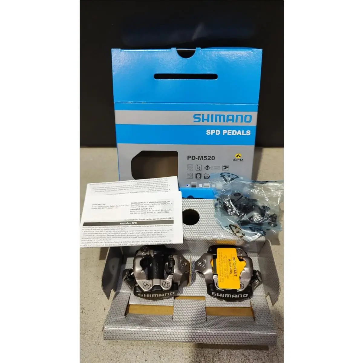Shimano PD-M520 Spd Mtb Bicycle Pedals XC Touring with Cleats