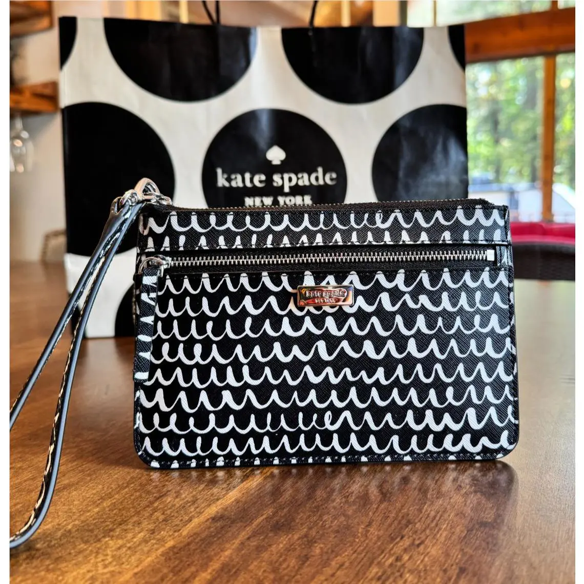 Kate Spade Shore Street Pop Scallop Tinie Wristlet Clutch Black White WLRU5992