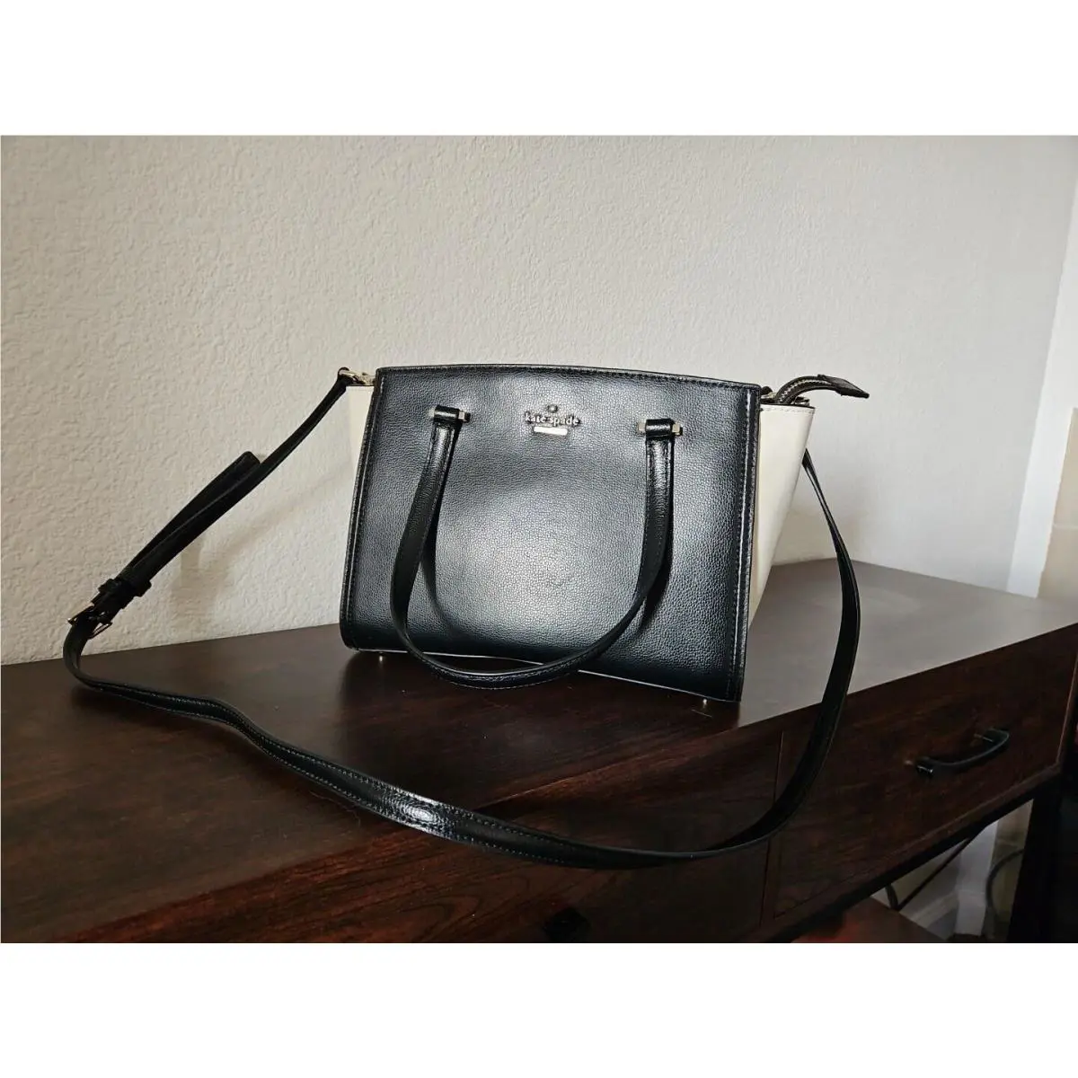 Kate Spade New York Classic Black Crossbody Bag Tote Purse. Very Lightly Used