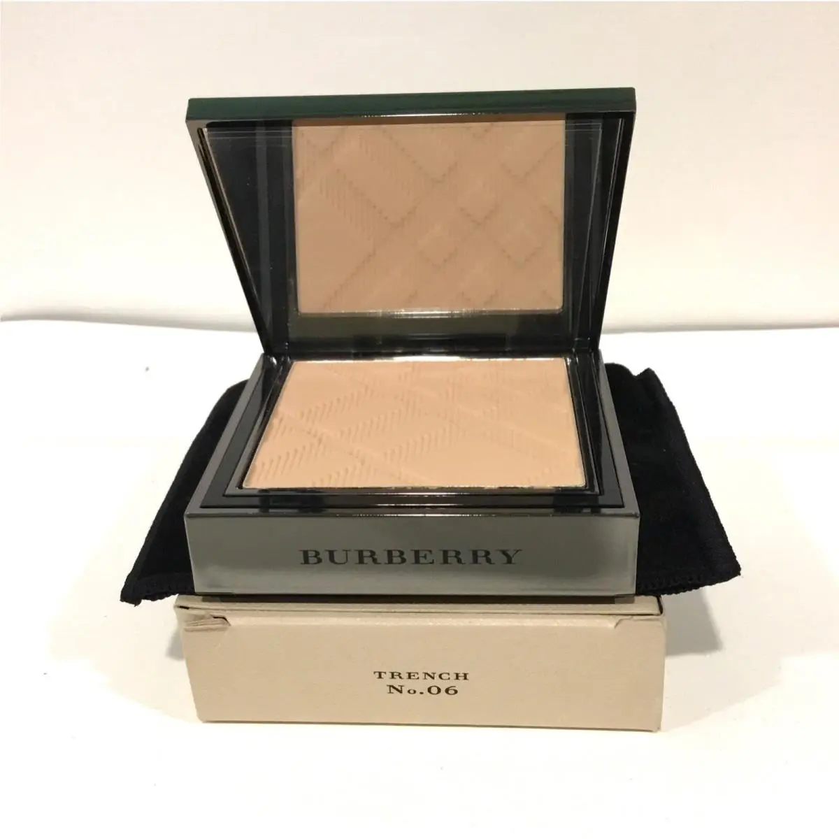 Sheer Luminous Compact Foundation Trench Choose Your Shade 8g/.28oz TRENCH No. 06 by Burberry