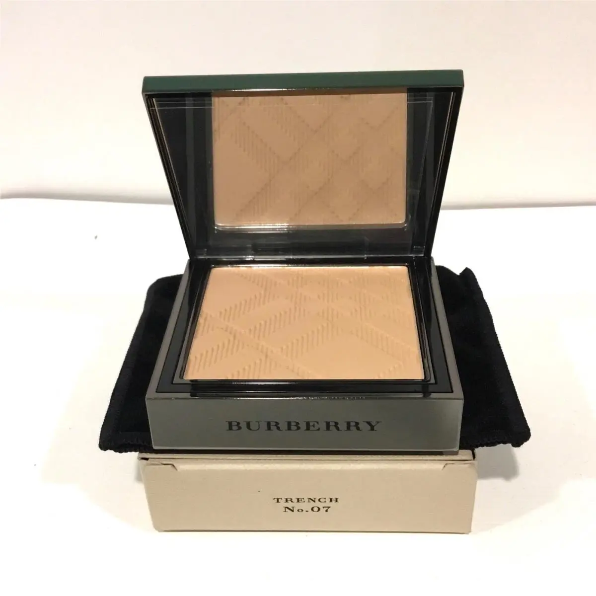 Sheer Luminous Compact Foundation Trench Choose Your Shade 8g/.28oz TRENCH No. 07 by Burberry