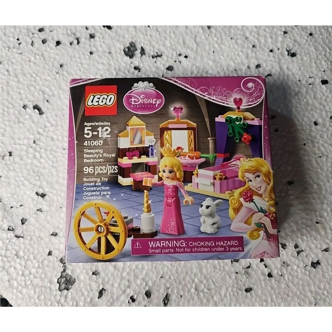 Lego Sleeping Beauty`s Royal Bedroom Disney Minifigure Building Set 96 Pcs 41060