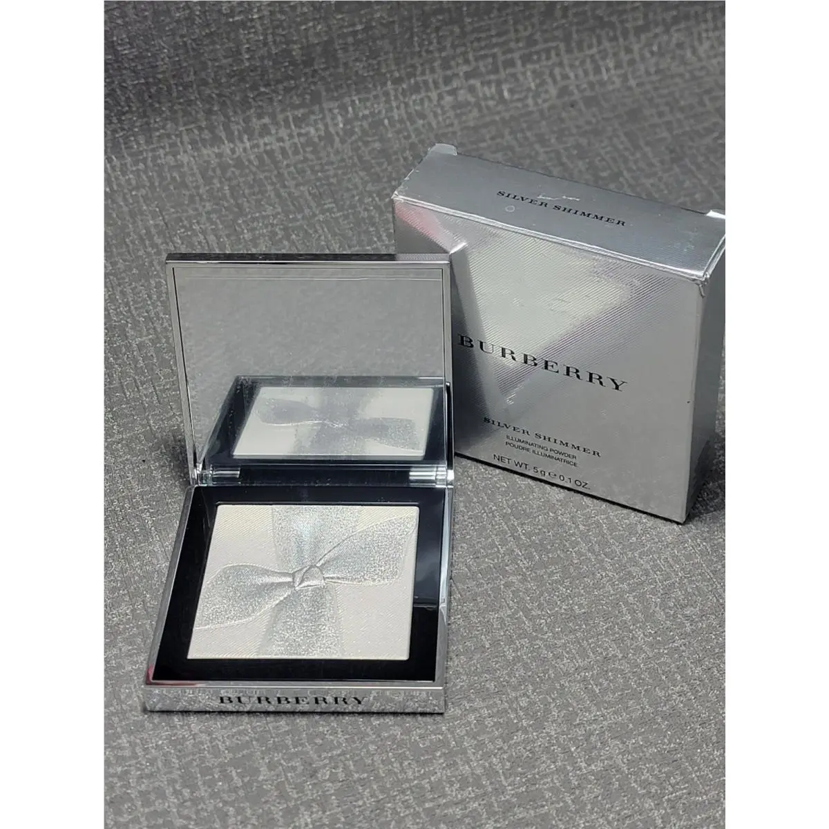 Burberry Silver Shimmer Illuminating Powder - - 5G