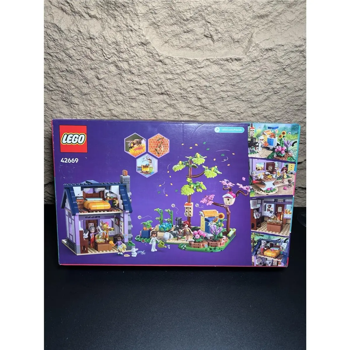 Lego Friends Beekeepers` House and Flower Garden 42669 Set 1161 Pieces Box