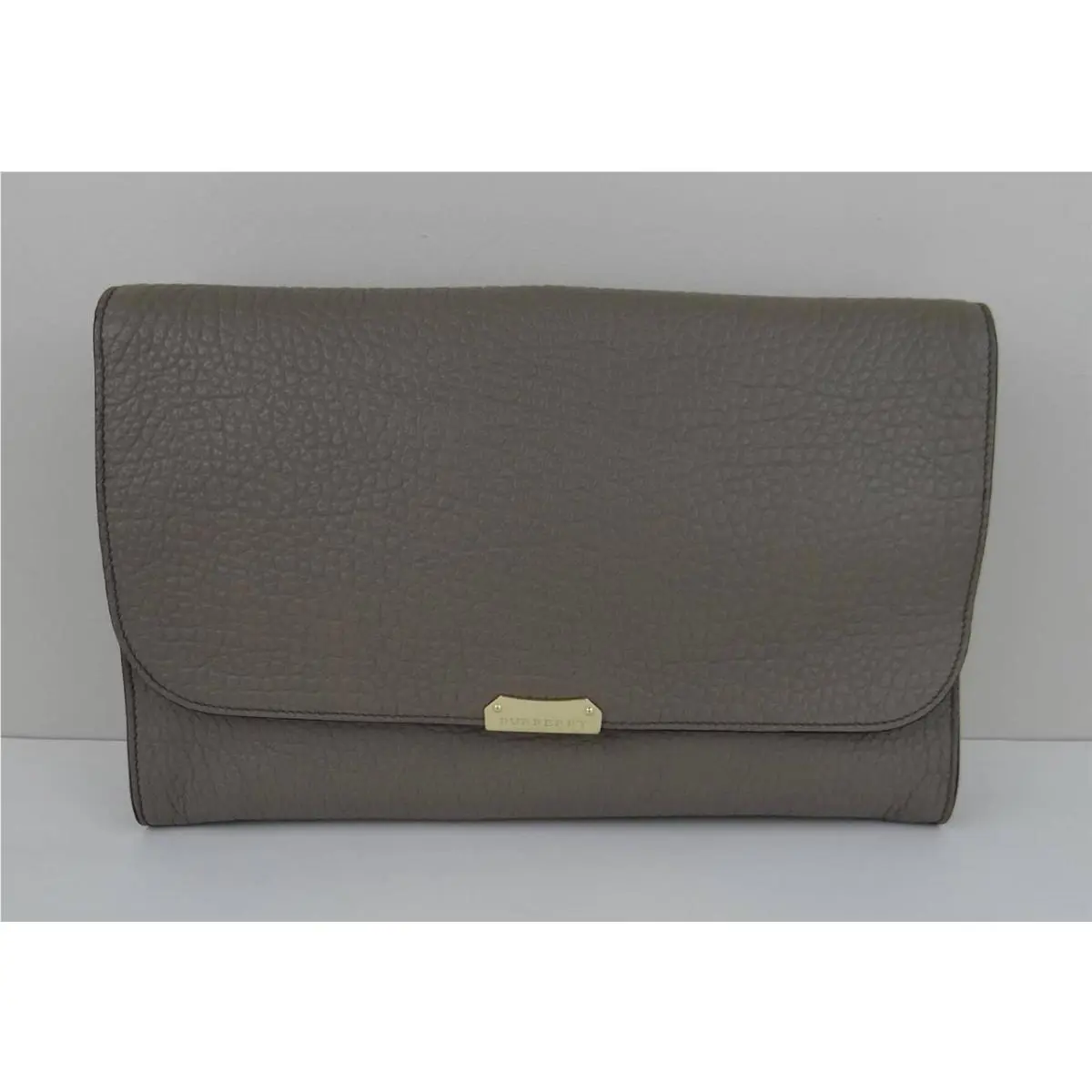 W/tag Burberry Grainy Leather Sonnet Clutch Large Taupe